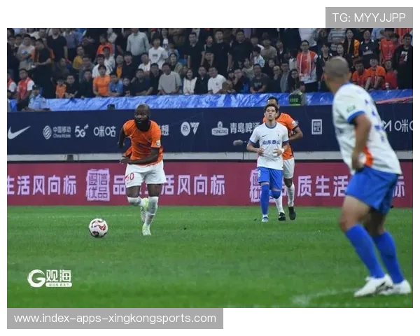 青岛海牛直塞与斜传联动，进攻层次更多元