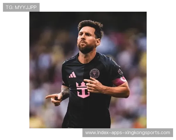 多特盯梅西式艺术型前锋：足球之美在细节中绽放