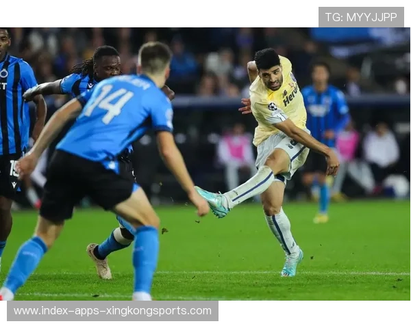 波尔图塔雷米背身做球助攻队友推射成功：控场与装备如何共同成就胜利