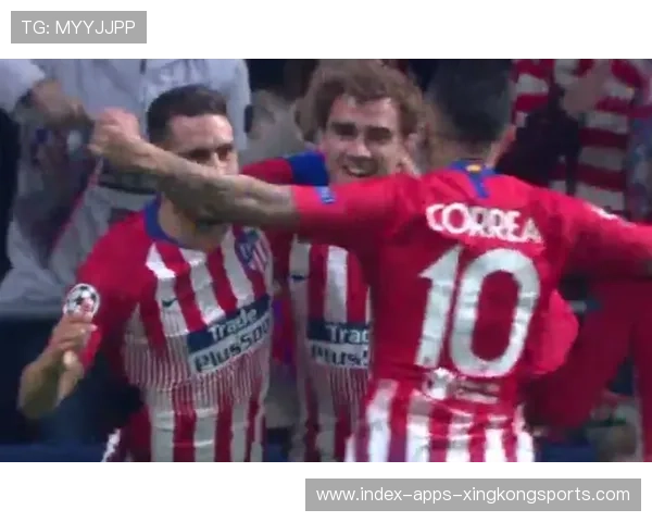 法甲摩纳哥传中猛攻接连,禁区局势混乱